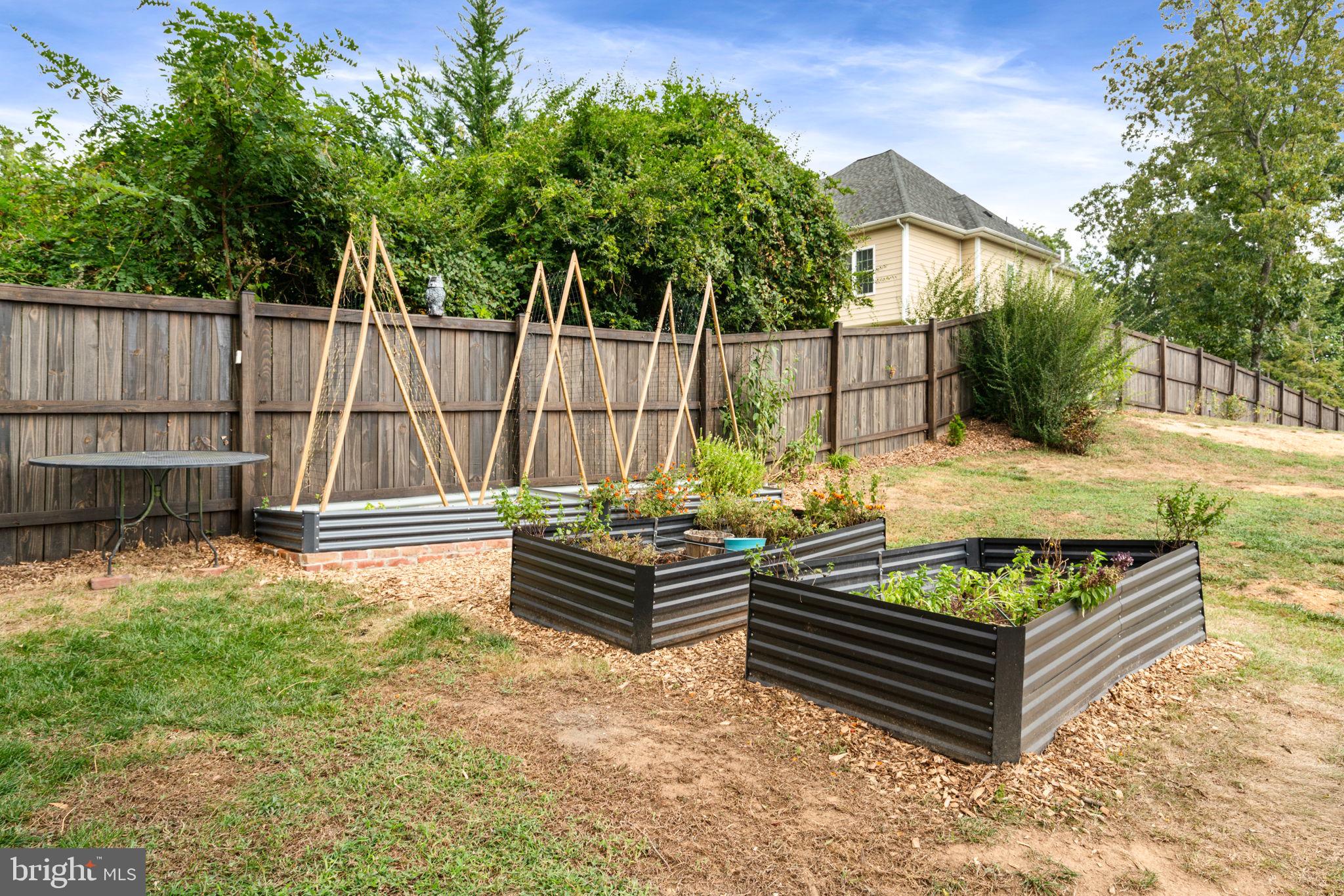 6700 Bulkley Road Lorton, VA 22079 - Photo 58 of 62 a view of a backyard with sitting area