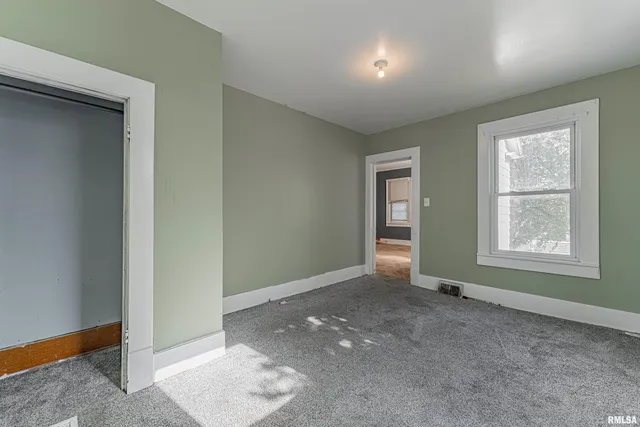 $49,900 | 202 South Vine Street, Mount Pulaski, IL 62548