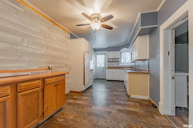 $49,900 | 202 South Vine Street, Mount Pulaski, IL 62548