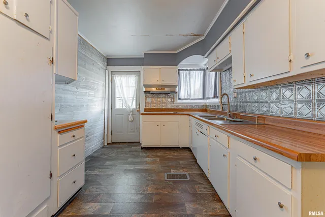 $49,900 | 202 South Vine Street, Mount Pulaski, IL 62548