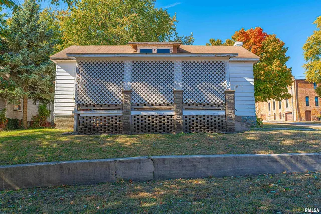 $49,900 | 202 South Vine Street, Mount Pulaski, IL 62548