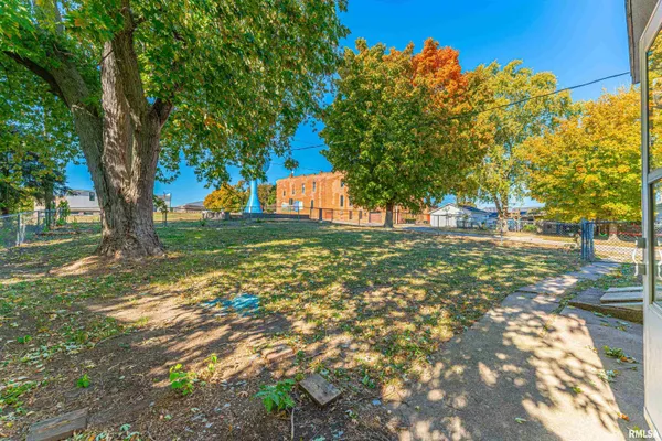 $32,000 | 202 South Vine Street, Mount Pulaski, IL 62548