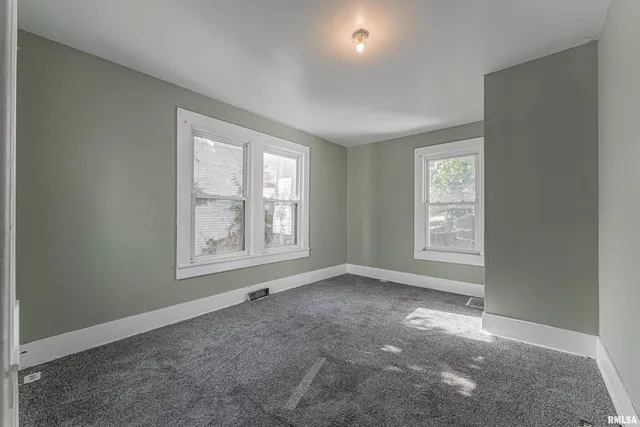 $49,900 | 202 South Vine Street, Mount Pulaski, IL 62548