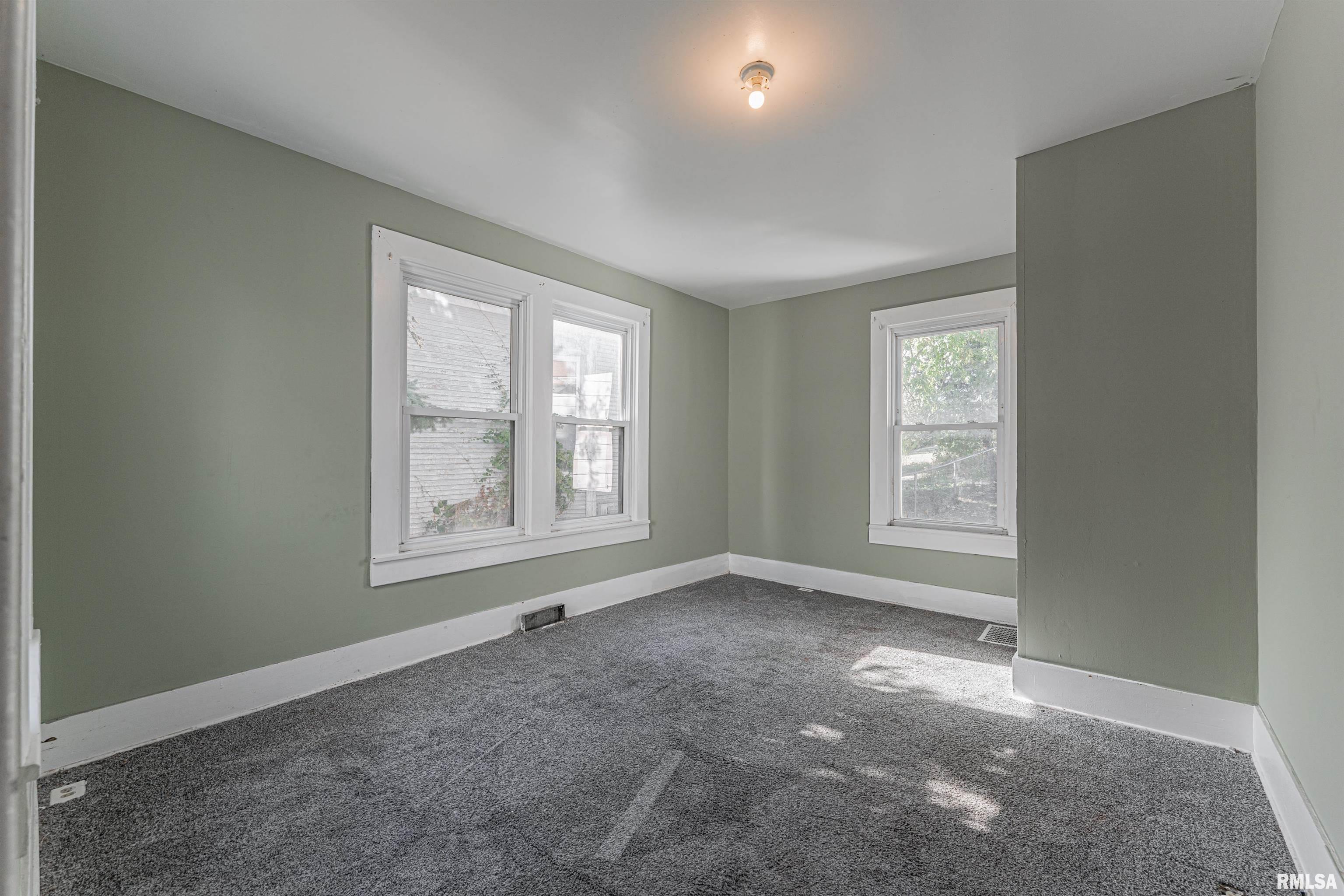 202 South Vine Street Mount Pulaski, IL 62548 - Photo 10 of 19