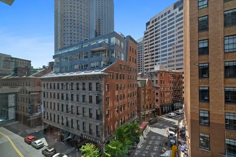 $1,195,000 | 80 Broad Street, Unit 602, Boston, MA 02110