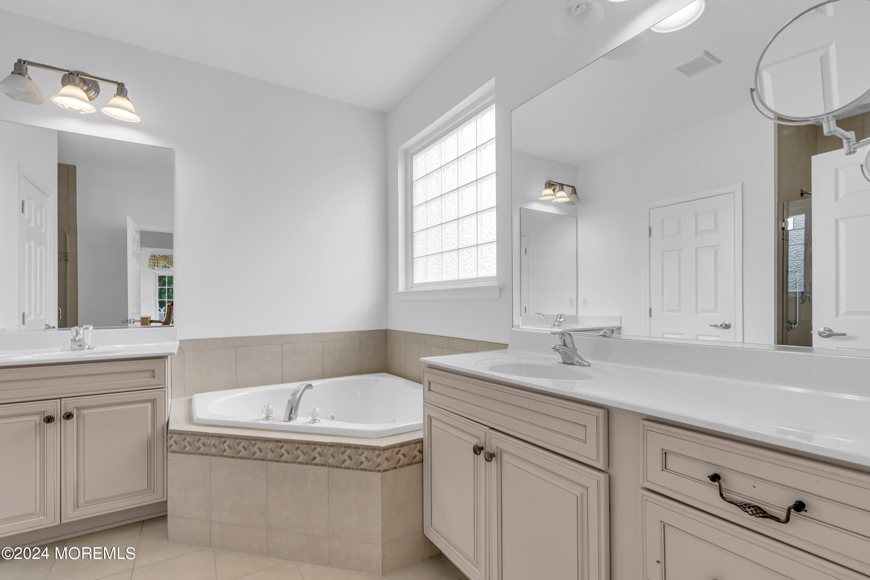 18 East Raphael Lane Farmingdale, NJ 07727 - Photo 16 of 63 018_dsc06446_105