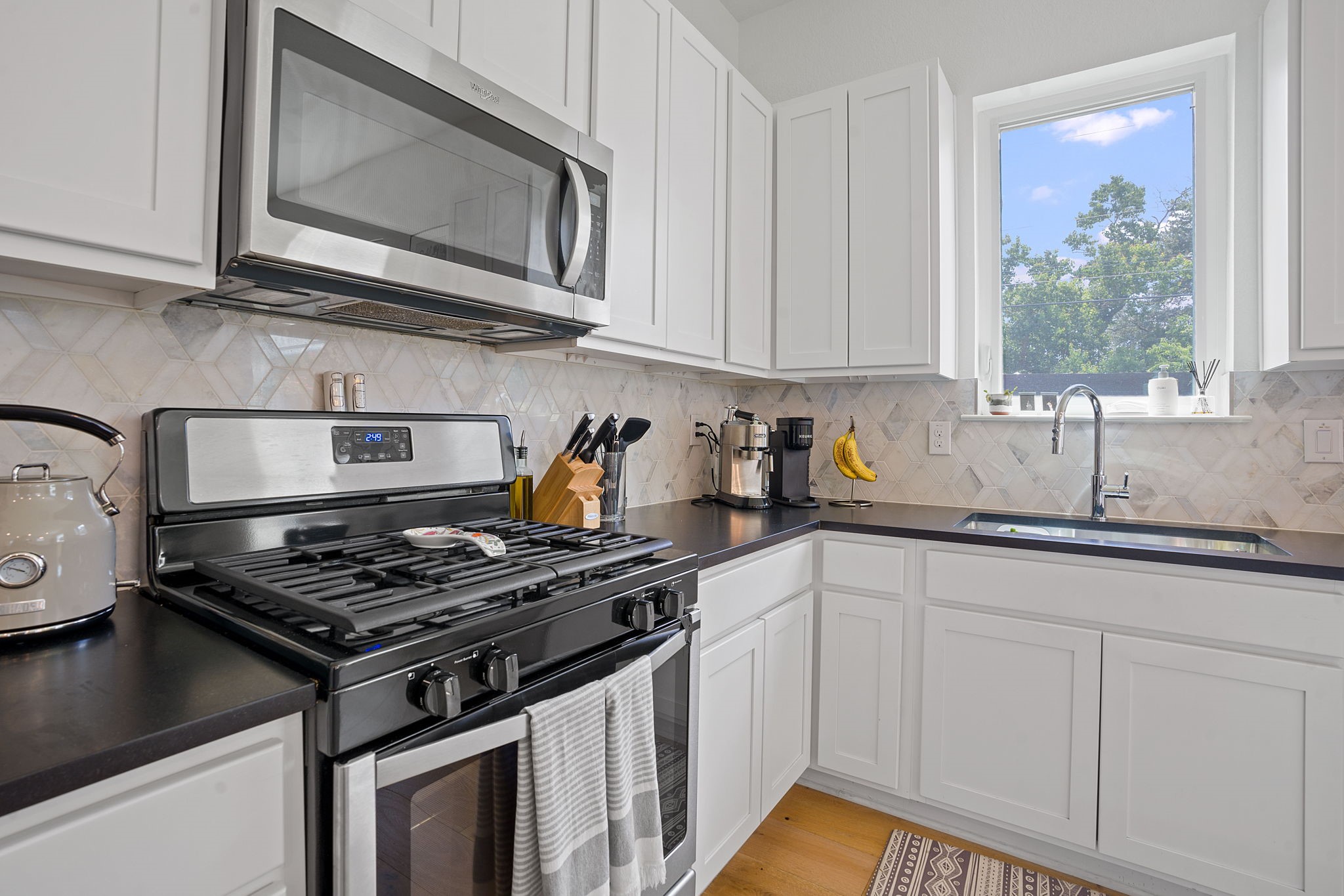 5806 Sutherlin Road Austin, TX 78723 - Photo 8 of 24