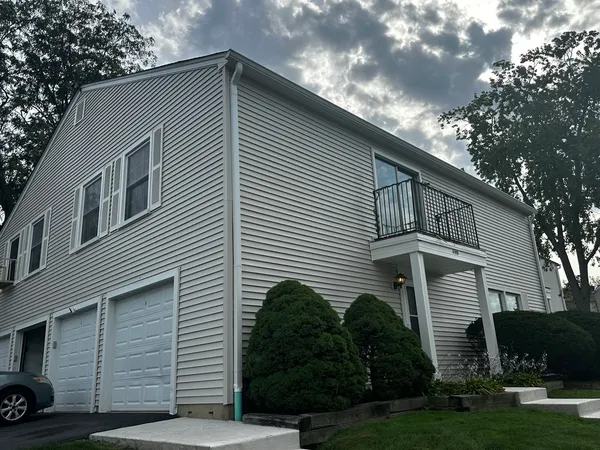 $1,750 | 451 James Court, Unit D, Glendale Heights, IL 60139
