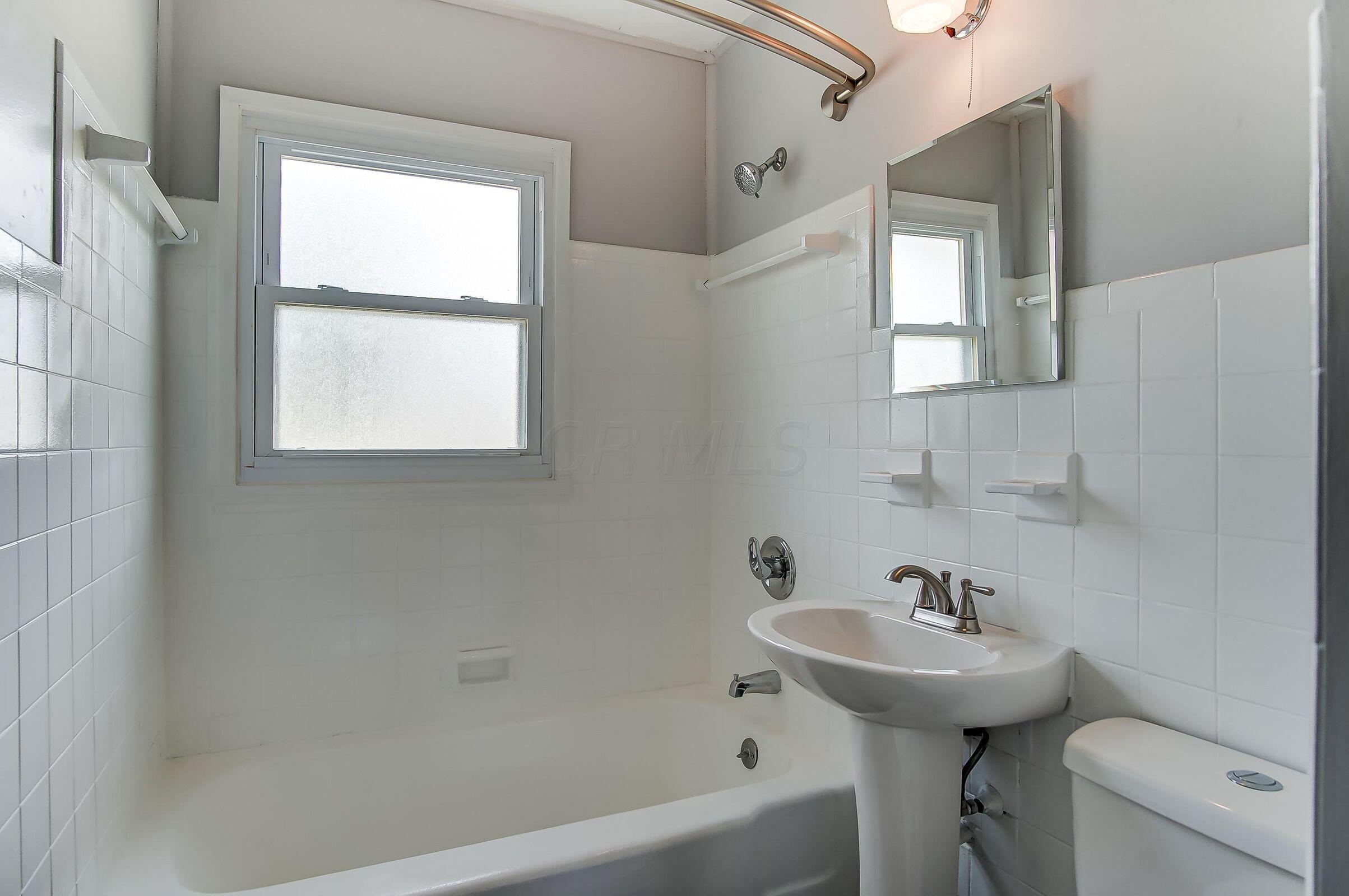 396 Derrer Road Columbus, OH 43204 - Photo 21 of 33 Updated bath