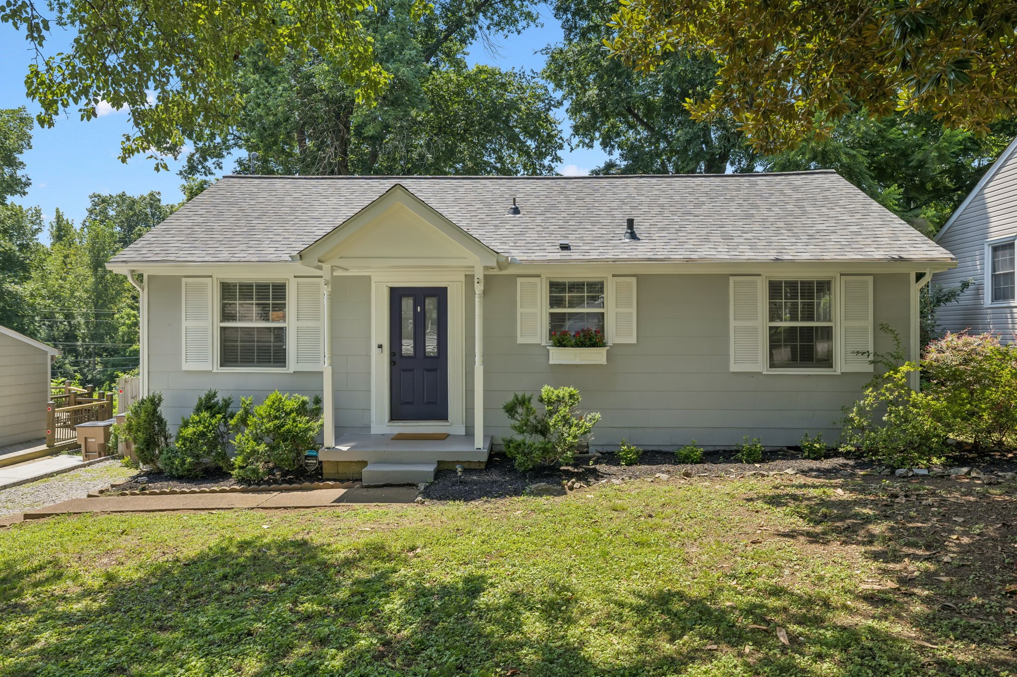 5415 Knob Road Nashville, TN 37209 - Photo 2 of 28 a house view with a garden space