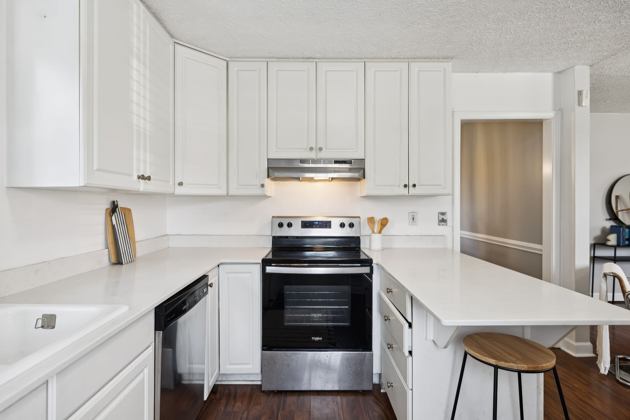 5415 Knob Road Nashville, TN 37209 - Photo 9 of 28 a kitchen with cabinets and appliances