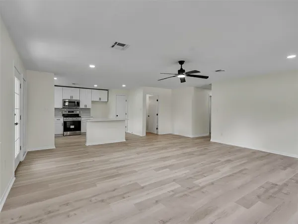 $239,999 | 215 Sparkling Water Drive, Huffman, TX 77336