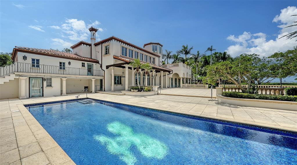 4423 Bay Shore Road Sarasota, FL 34234 - Photo 26 of 51 a view of a house with entertaining space