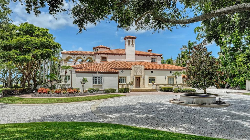 4423 Bay Shore Road Sarasota, FL 34234 - Photo 50 of 51 a front view of a house with a garden