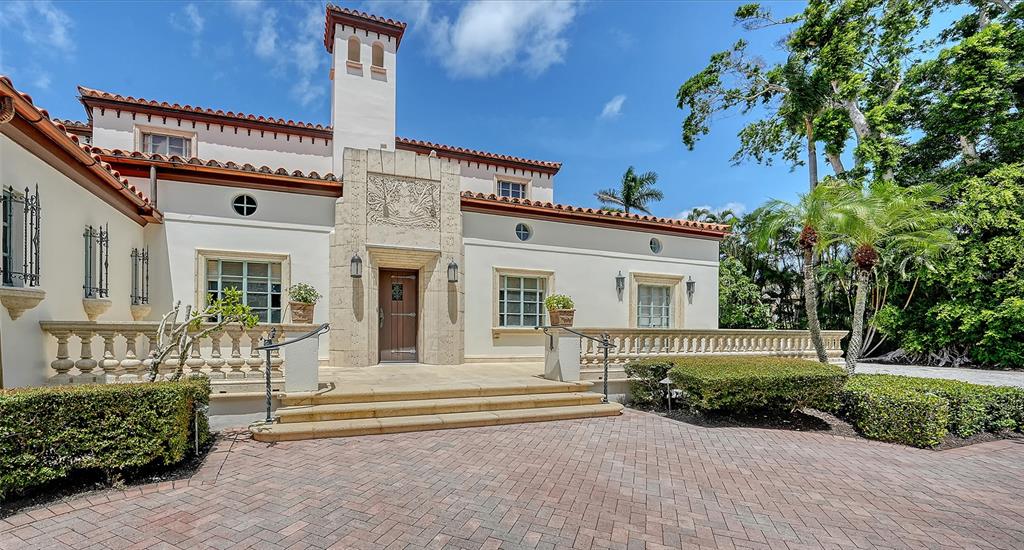 4423 Bay Shore Road Sarasota, FL 34234 - Photo 8 of 51 a view of a house with a garden