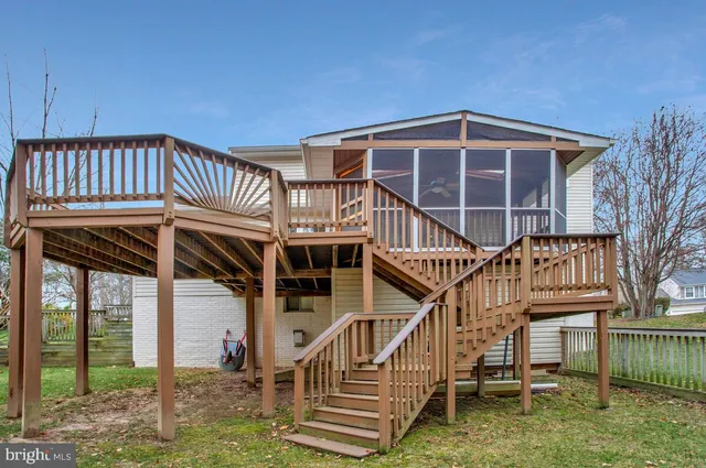 a view of a house with backyard and deck
