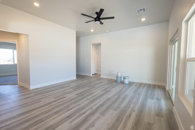 910 East Remington Road Cedar City, UT 84721 - Photo 10 of 29 Spacious interior featuring wood-finish flooring, recessed lighting, and a contemporary ceiling fan
