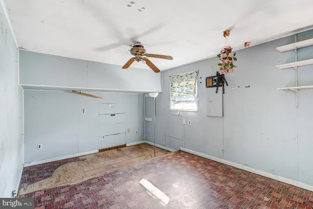 a view of a window in an empty room