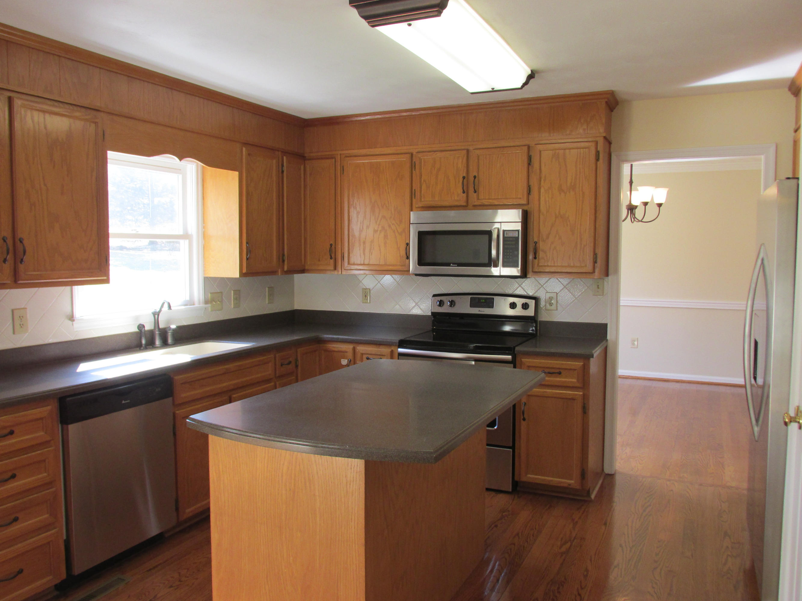 218 Winesap Road Roanoke, VA 24019 - Photo 2 of 33 Kitchen