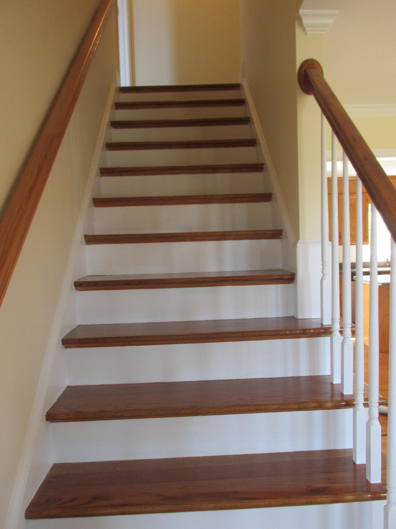218 Winesap Road Roanoke, VA 24019 - Photo 11 of 33 Hardwood stairs