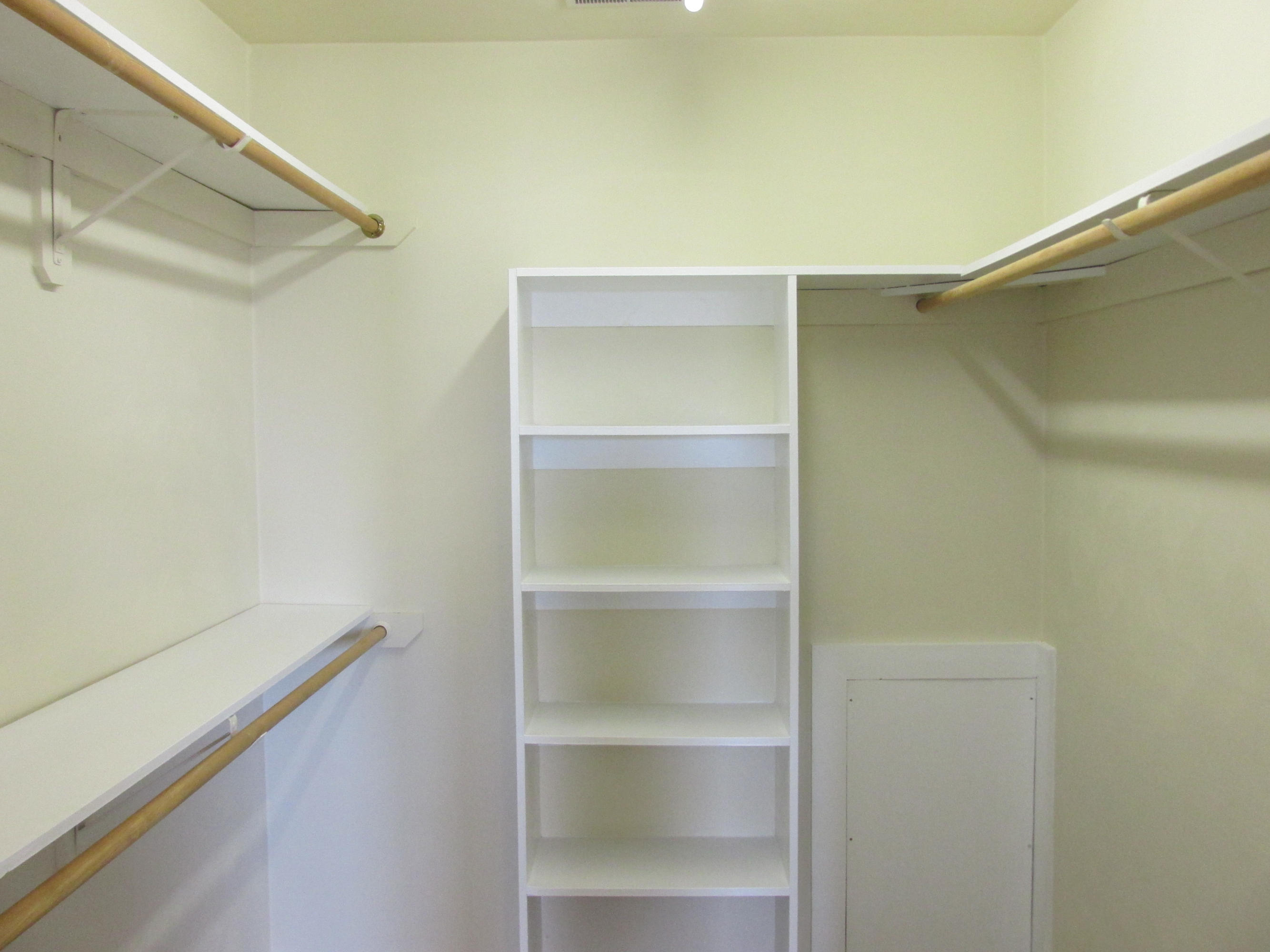 218 Winesap Road Roanoke, VA 24019 - Photo 13 of 33 Master closet