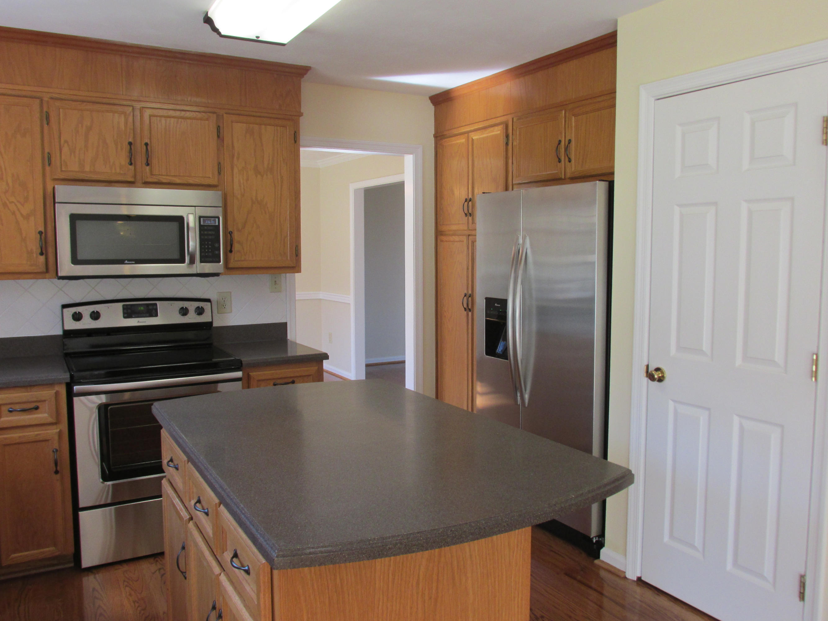 218 Winesap Road Roanoke, VA 24019 - Photo 3 of 33 S/S appliances