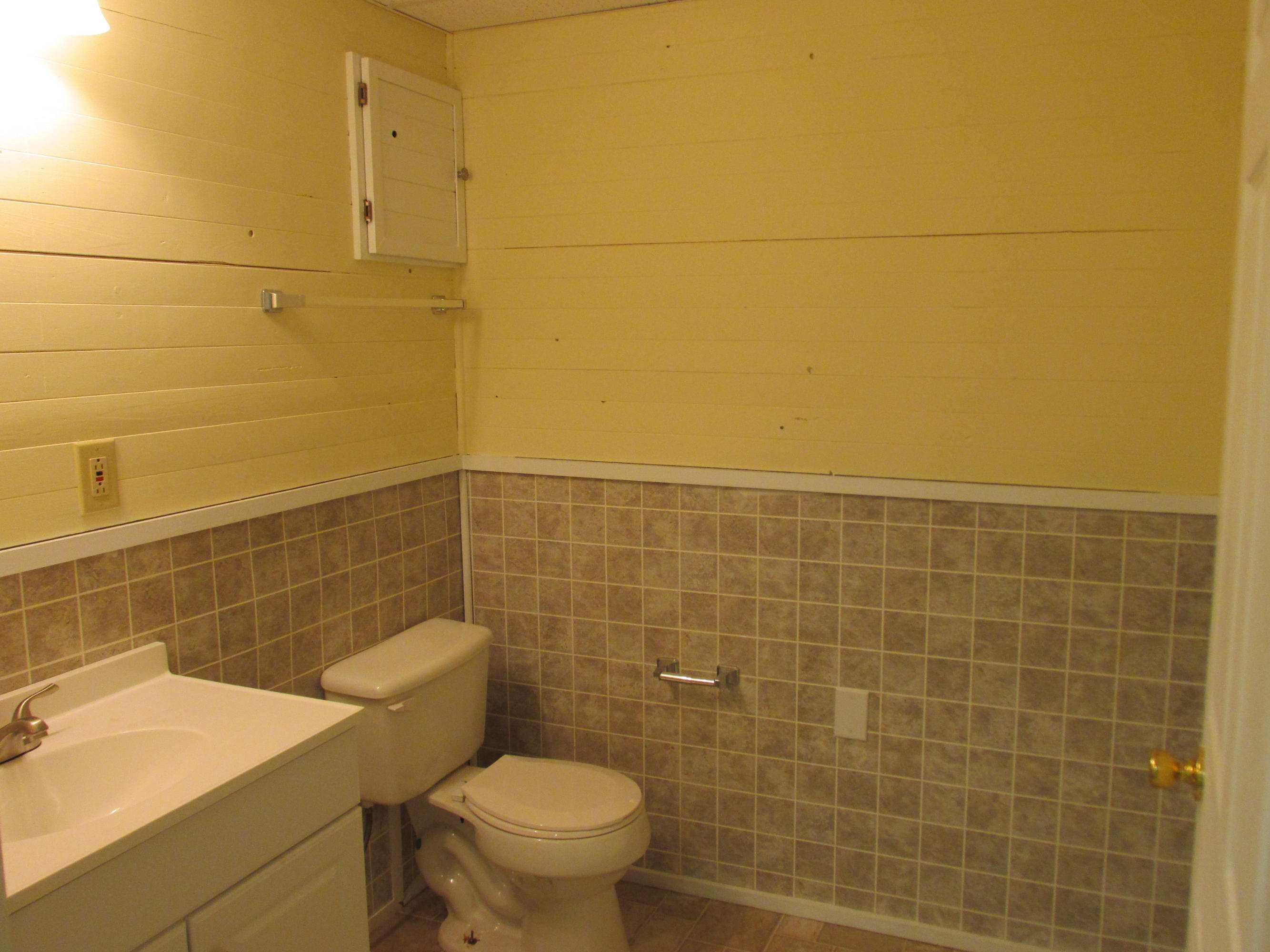 218 Winesap Road Roanoke, VA 24019 - Photo 22 of 33 Half bath in basement