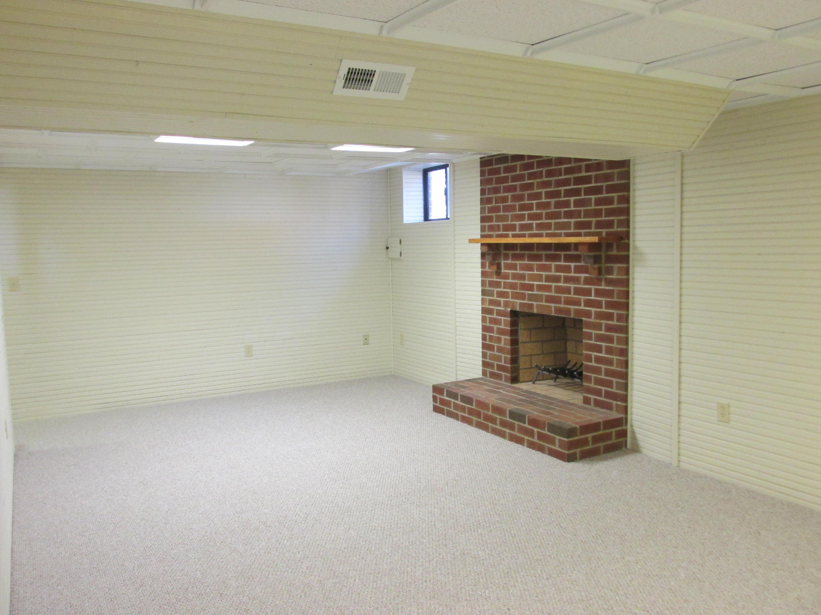 218 Winesap Road Roanoke, VA 24019 - Photo 23 of 33 Huge den