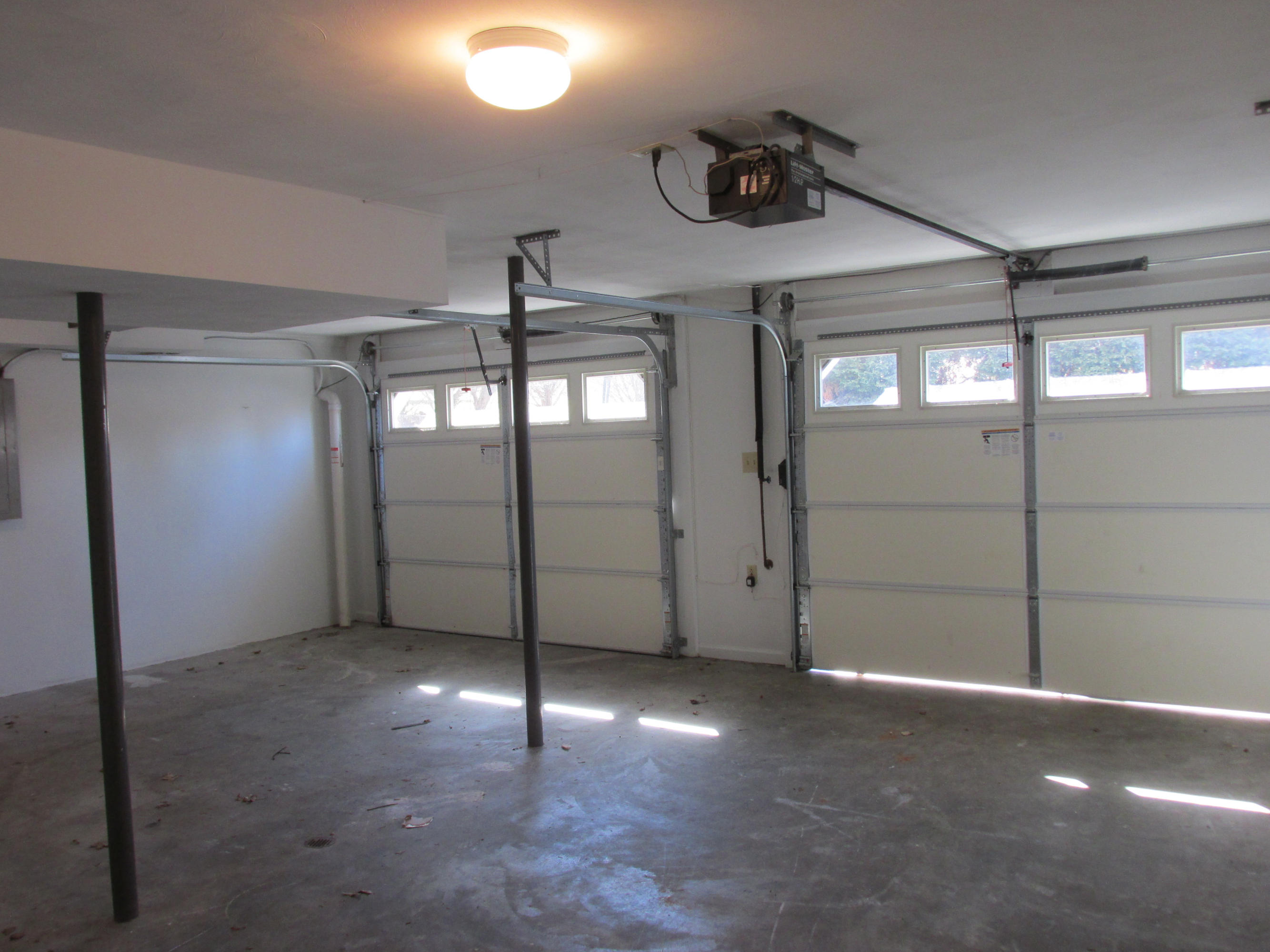 218 Winesap Road Roanoke, VA 24019 - Photo 25 of 33 Garage