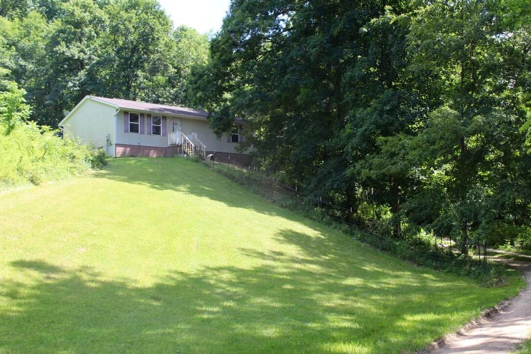 Hillside retreat & mini farm!