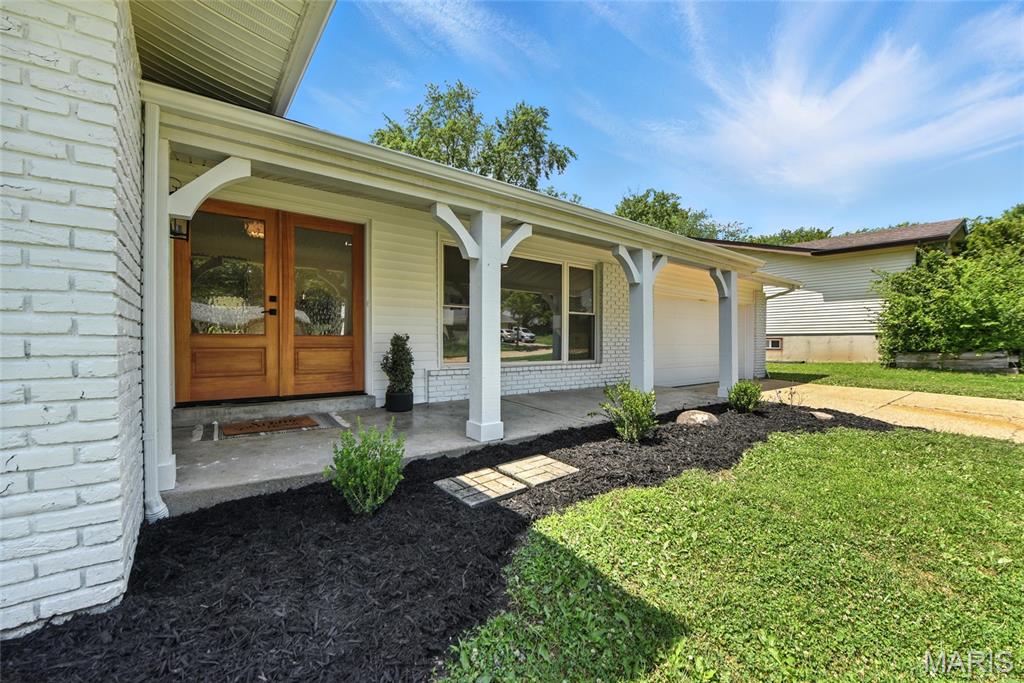 15282 Springrun Drive Chesterfield, MO 63017 - Photo 2 of 33 Gallery Image 2