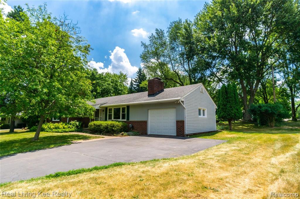 2361 Oklahoma Avenue Rochester Hills, MI 48309 - Photo 2 of 45