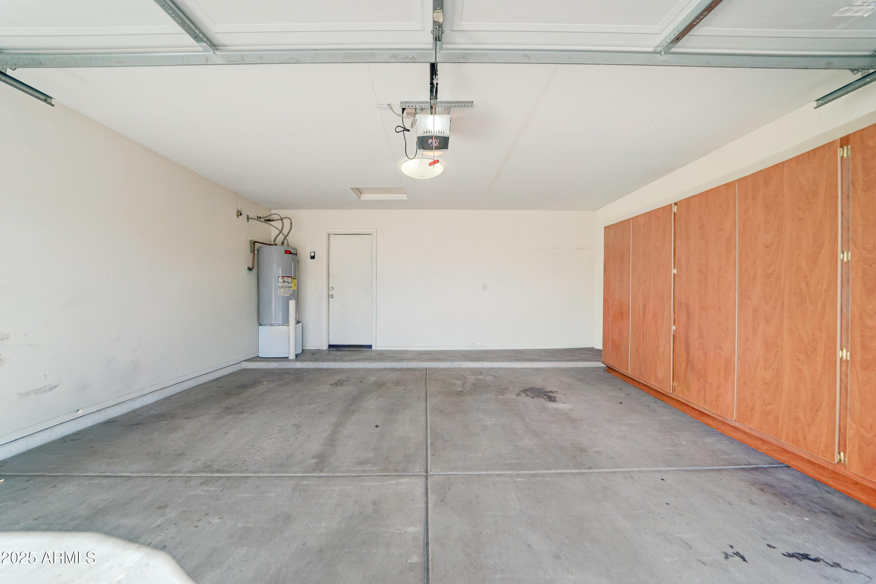 5515 South 15th Way Phoenix, AZ 85040 - Photo 22 of 26 a view of a livingroom with a ceiling fan and window