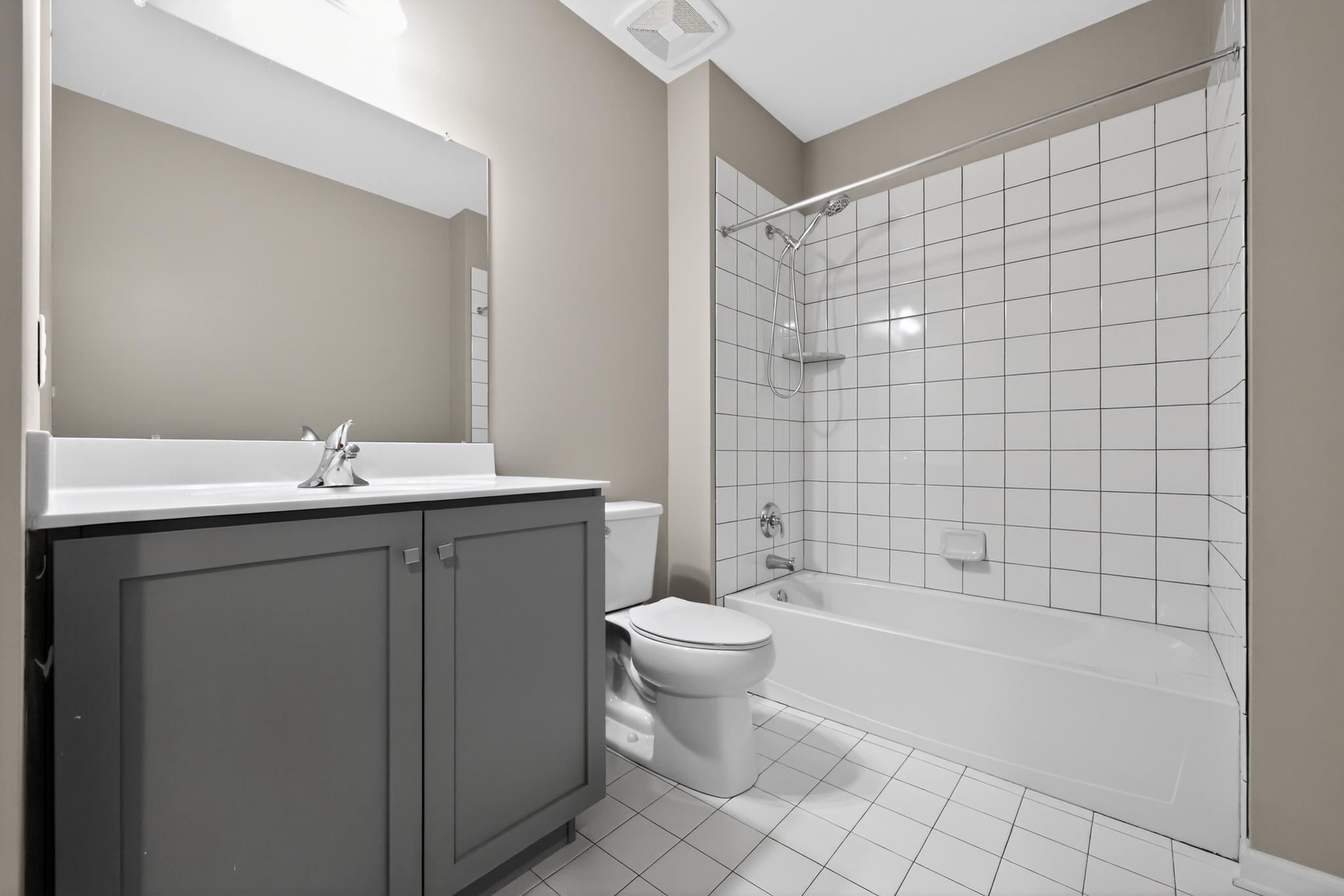 3333 Pietro Way Philadelphia, PA 19145 - Photo 22 of 23 3rd Floor full bathroom