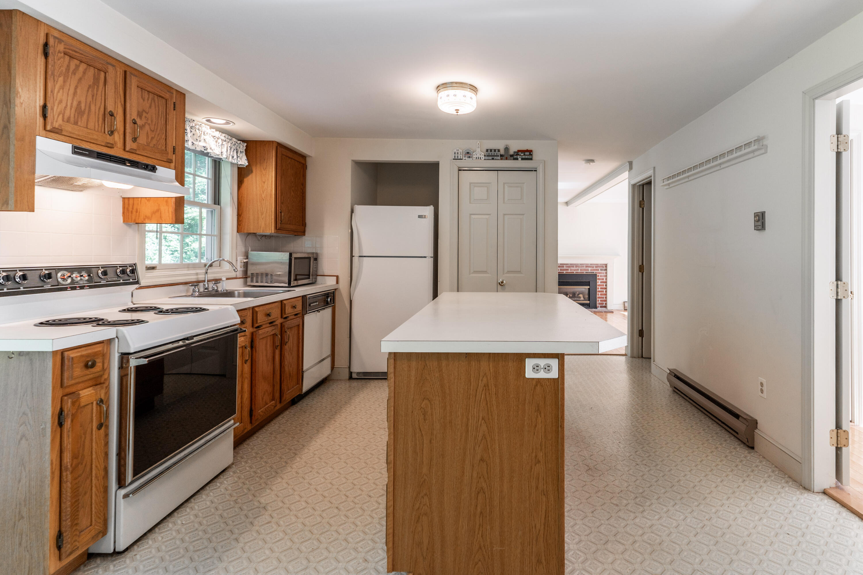 8 Christopher Road Kennebunk, ME 04043 - Photo 16 of 43 3.Interior-8