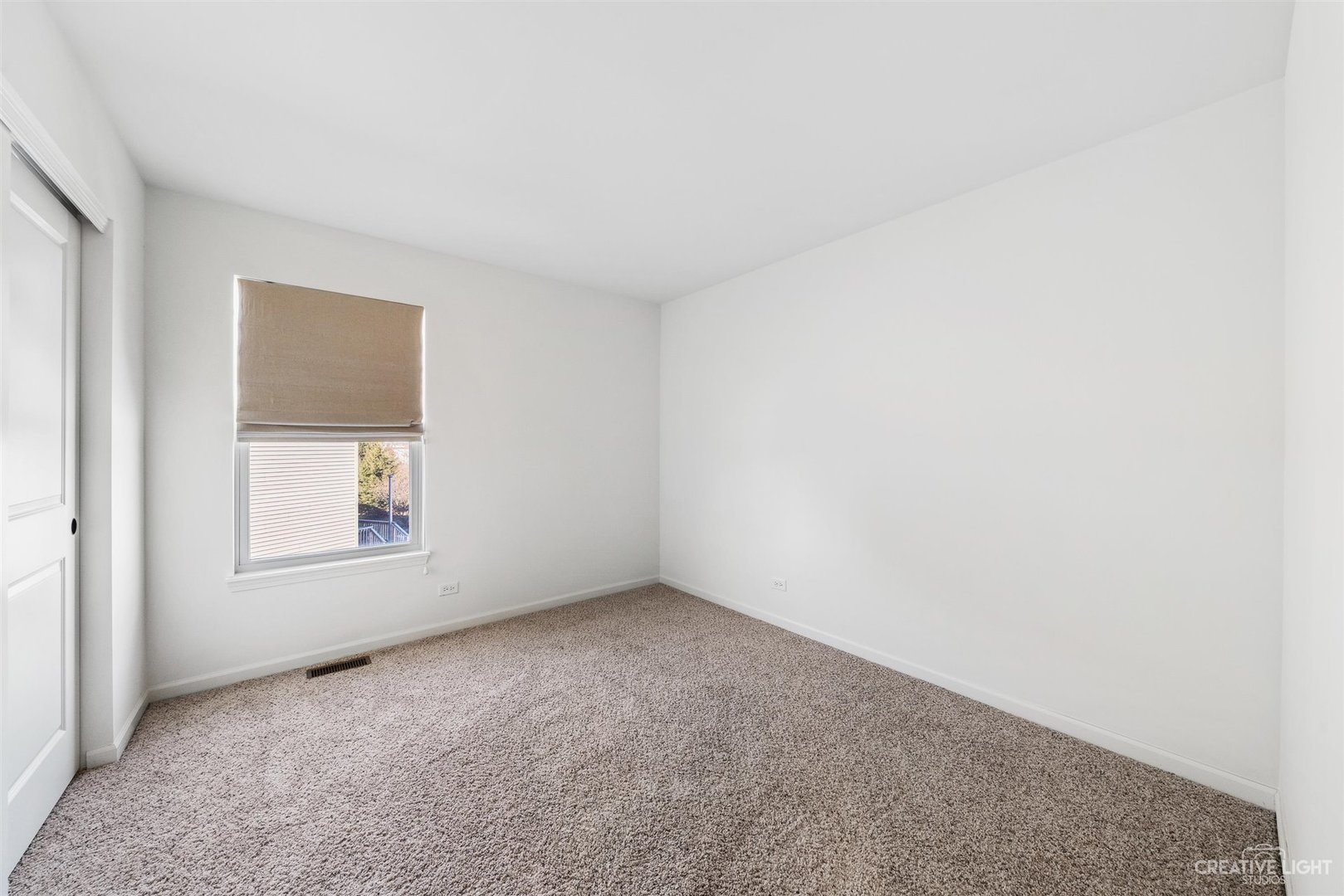 3806 Monterey Circle Algonquin, IL 60102 - Photo 20 of 33 an empty room with a window