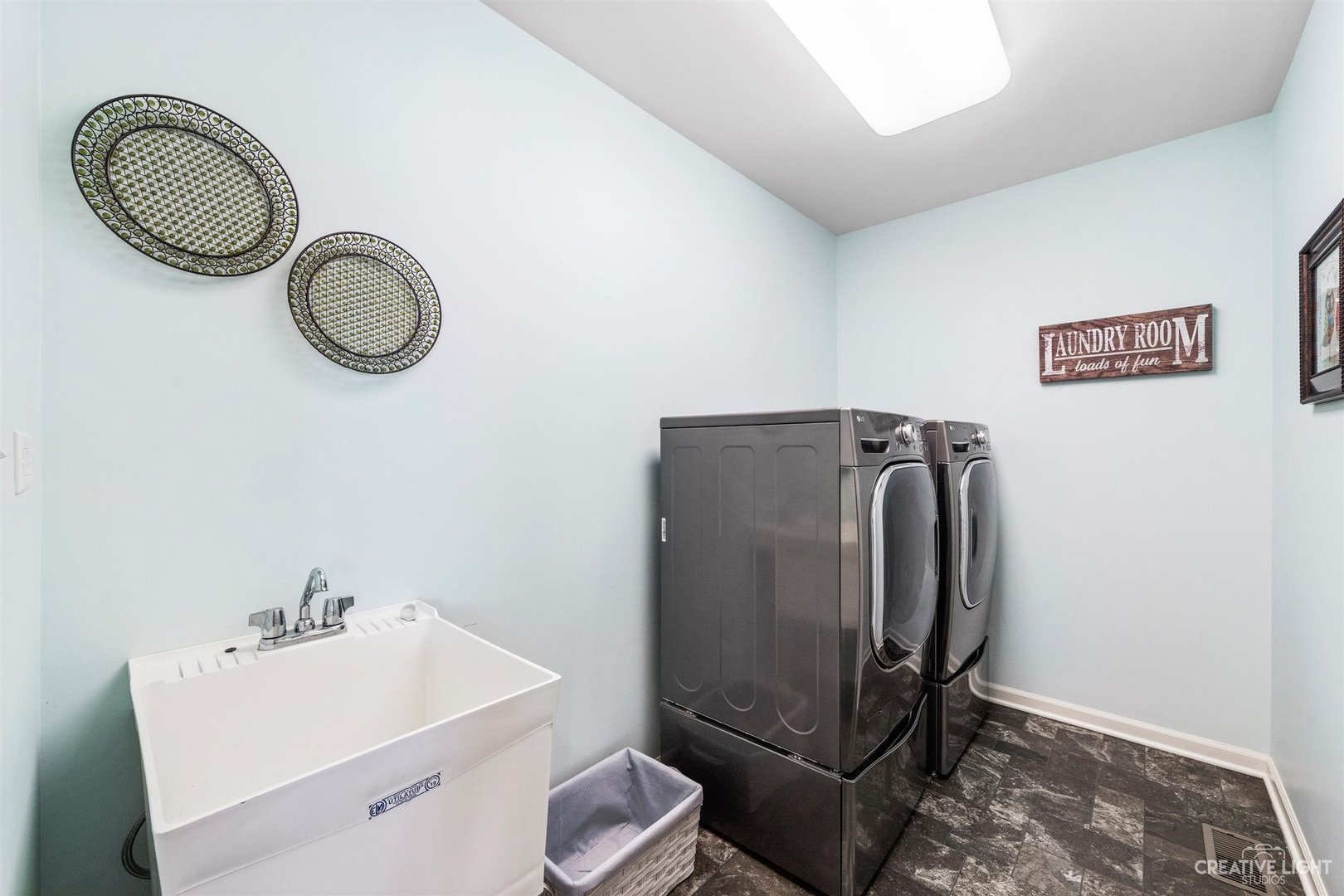3806 Monterey Circle Algonquin, IL 60102 - Photo 22 of 33 a bathroom with a sink mirror toilet and shower