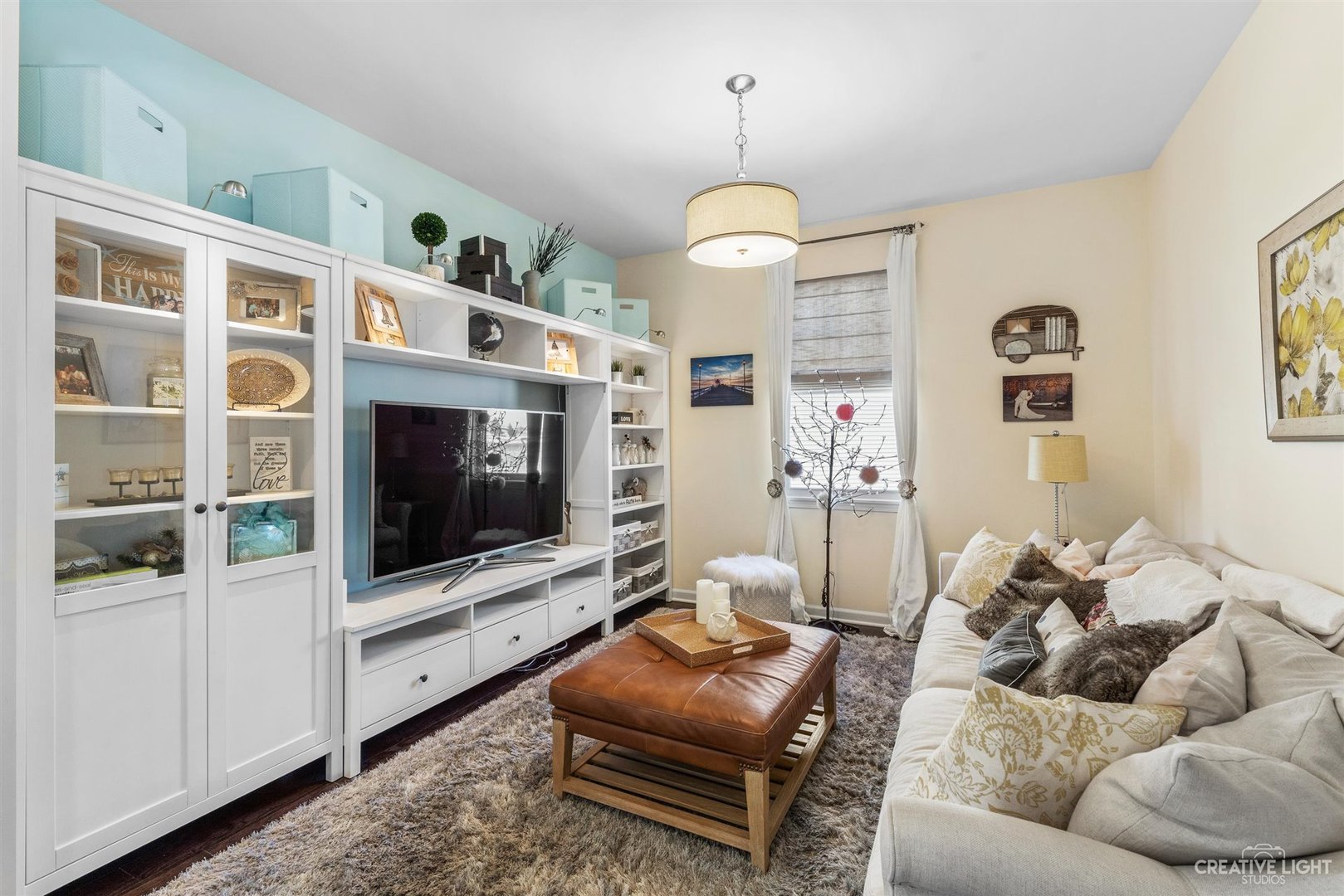 3806 Monterey Circle Algonquin, IL 60102 - Photo 10 of 33 a living room with furniture and a flat screen tv
