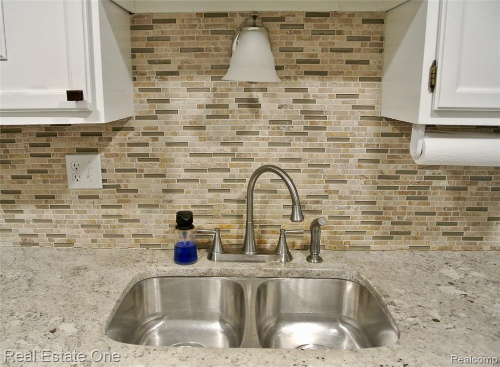 1403 Oakbrook Rochester Hills, Unit 93 Rochester, MI 48307 - Photo 11 of 20