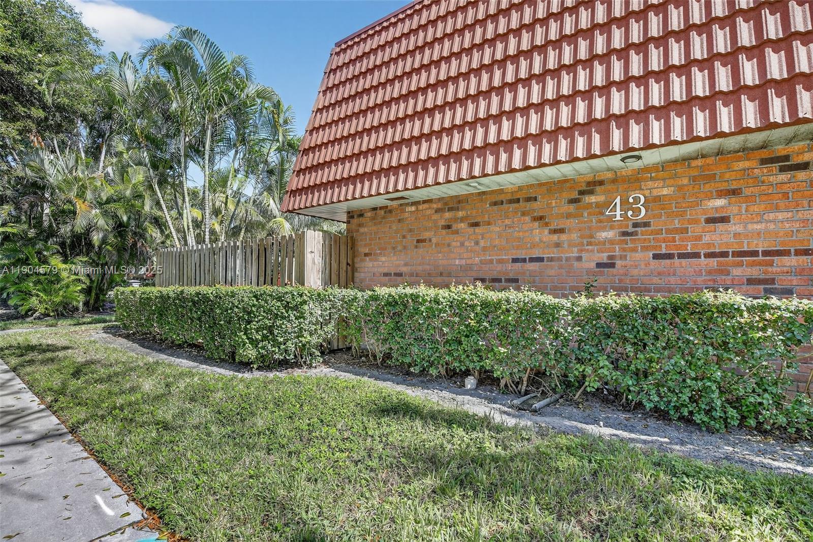 9927 Northwest 6th Place Plantation, FL 33324 - Photo 11 of 43 a view of a large building