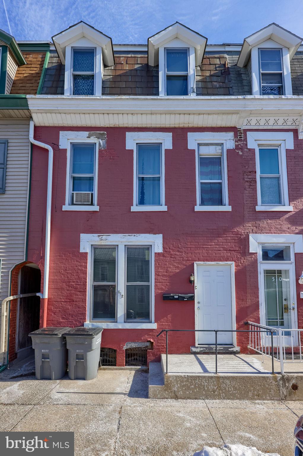 512 Spruce Street Lebanon, PA 17046 - Photo 4 of 23 a front view of a building