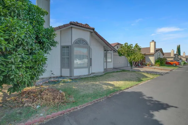 a view of a small house with a small yard
