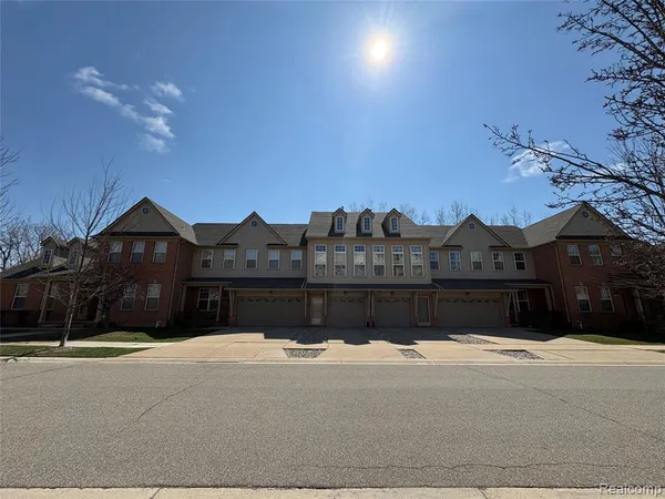 $275,000 | 56696 Long Island Drive, Utica, MI 48316