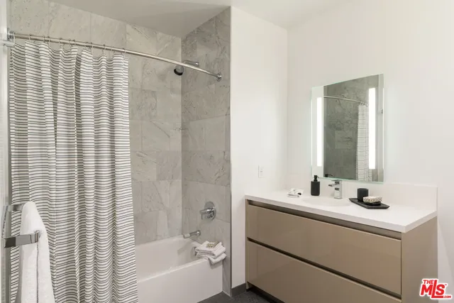 $4,344 | 1200 South Figueroa Street, Unit W3126, Los Angeles, CA 90015