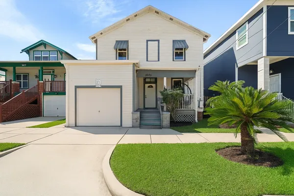 $1,600 | 3223 Avenue M, Unit B, Galveston, TX 77550