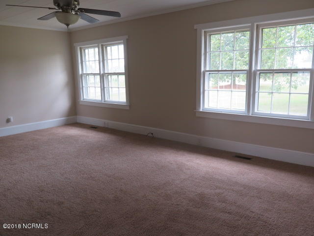 870 Rackley Road Clinton, NC 28328 - Photo 18 of 33 Living Room