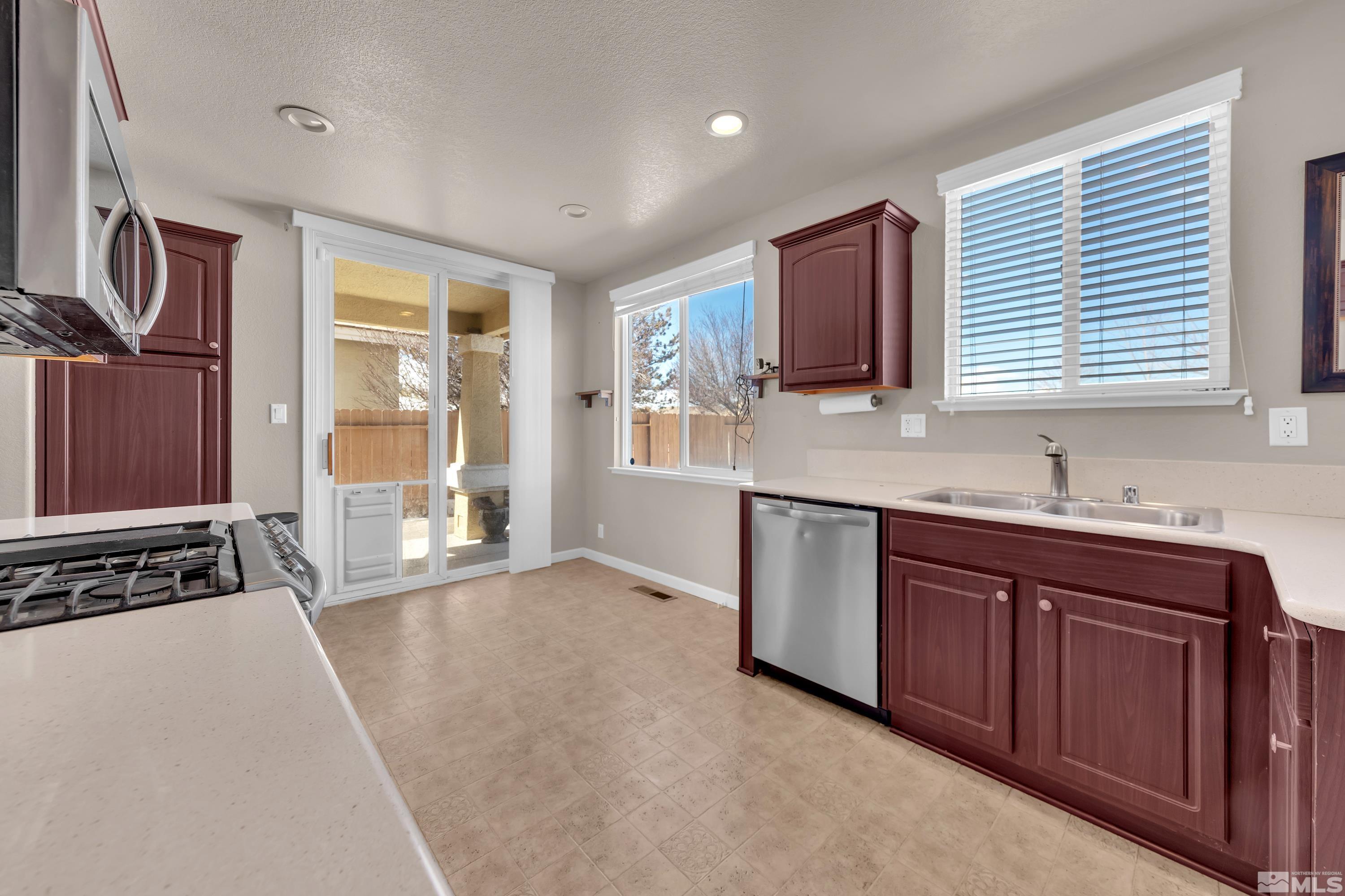 2325 Lincoln Meadows Drive Reno, NV 89521 - Photo 13 of 40 a spacious bathroom with a sink double vanity and a mirror