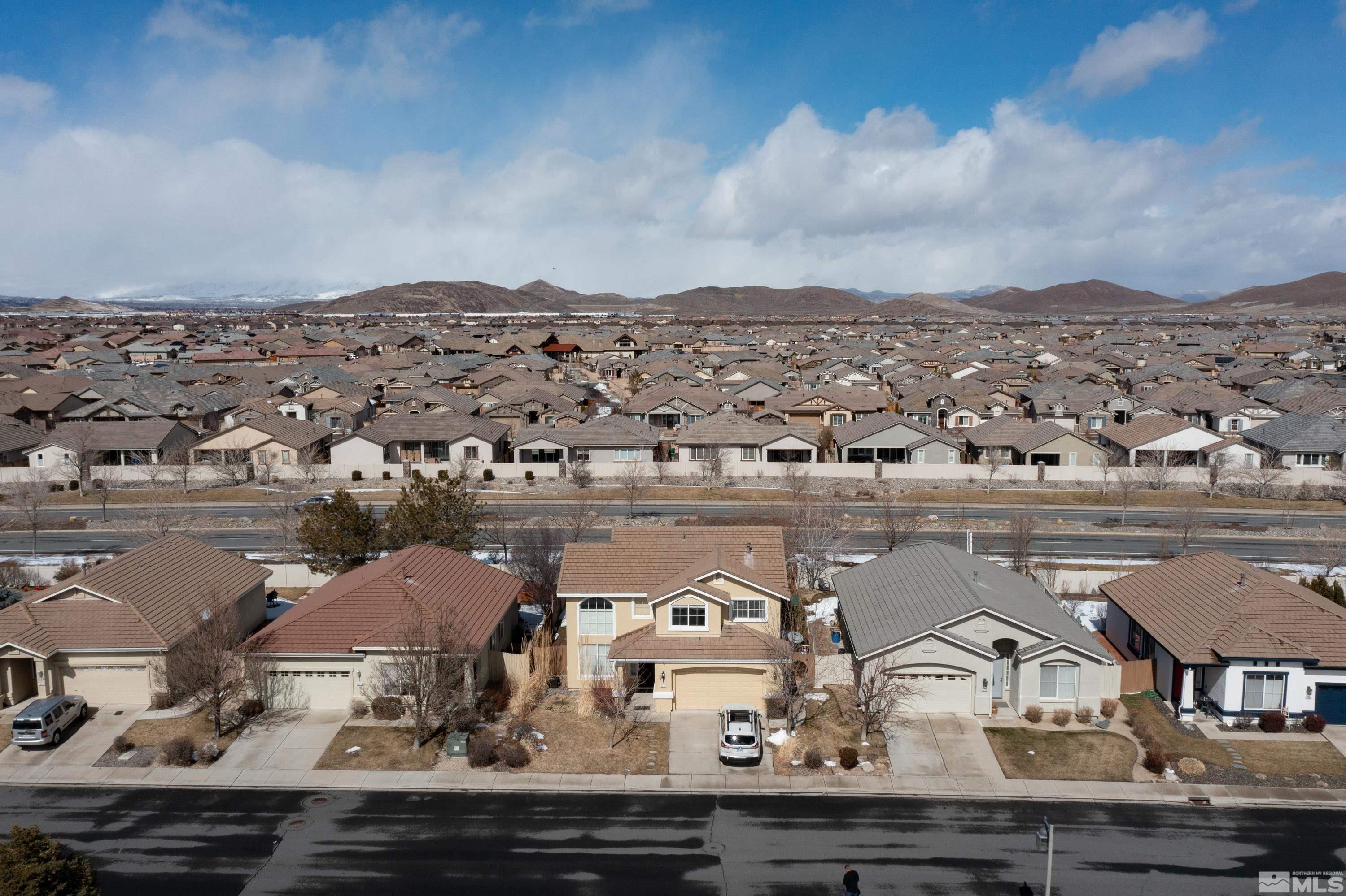 2325 Lincoln Meadows Drive Reno, NV 89521 - Photo 38 of 40 a view of a city