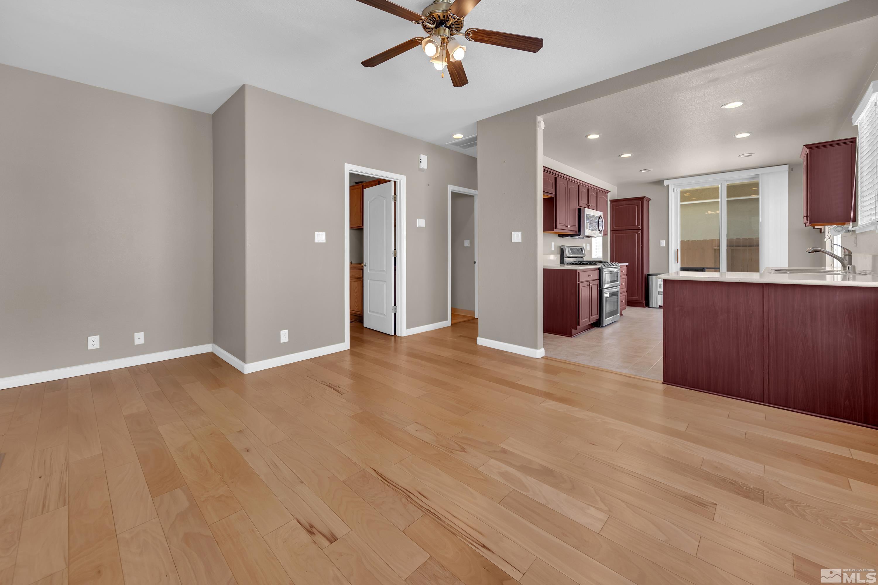 2325 Lincoln Meadows Drive Reno, NV 89521 - Photo 10 of 40 a view of a livingroom with a workspace