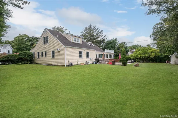 a white house in middle of the middle of a field